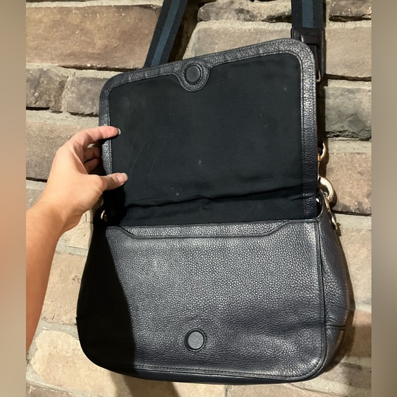 Elegant Coach Jes Messenger Crossbody Navy with Embossed Design - Picture 3 of 16